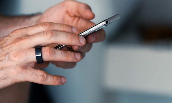 An Oura user using a Smartphone.