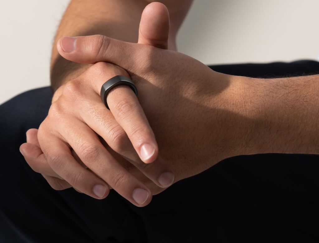 A Youngster wearing an Oura Smart Ring.
